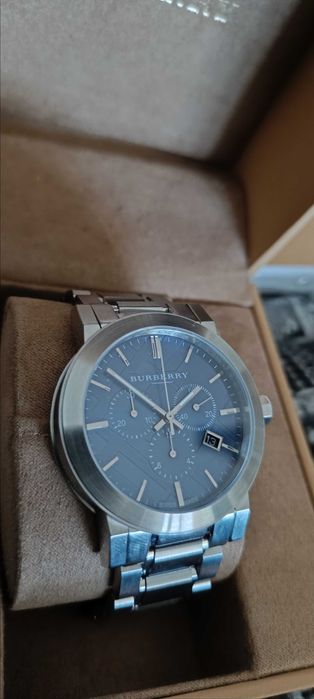 Продавам нов часовник ,, Barberry "