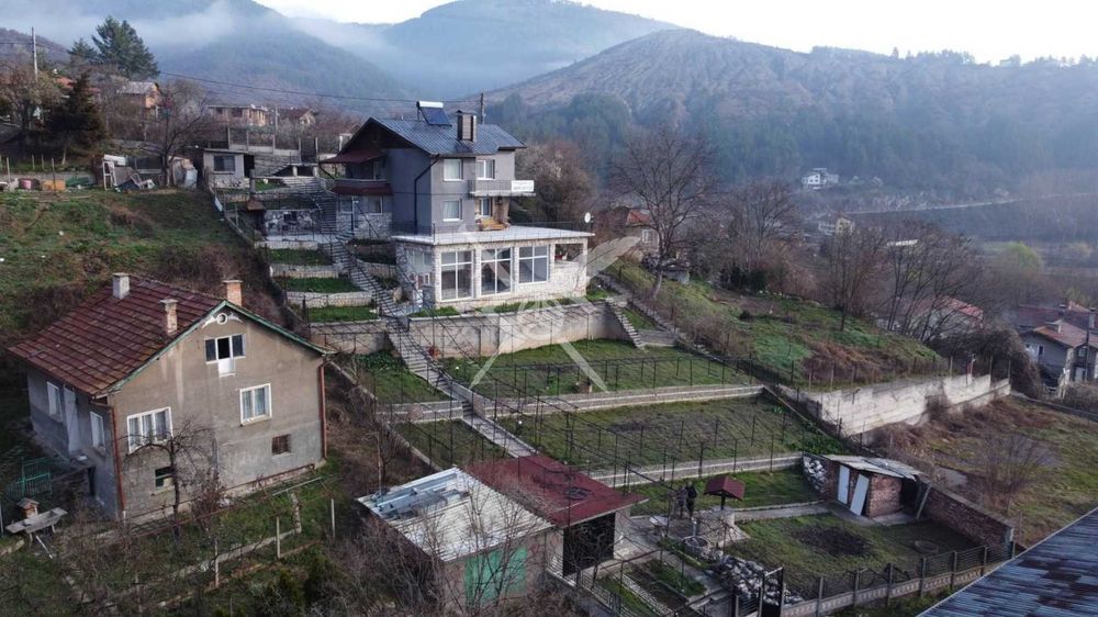 Продава се Къща в с. Владо Тричков, Област София-област - 300 кв.м за 1084 €/кв.м - Снимка #3