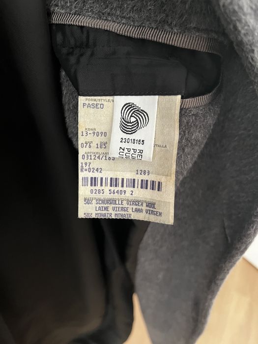 Сиво палто на Hugo Boss