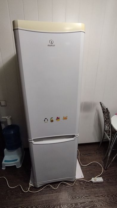 Холодильник Indesit