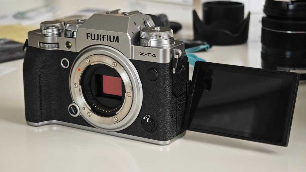 Fujifilm XT-4 тяло + два обектива + светкавици и софтбоксове Visco