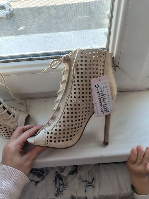 Botine bej, cu toc, 35, noi cu etichetă