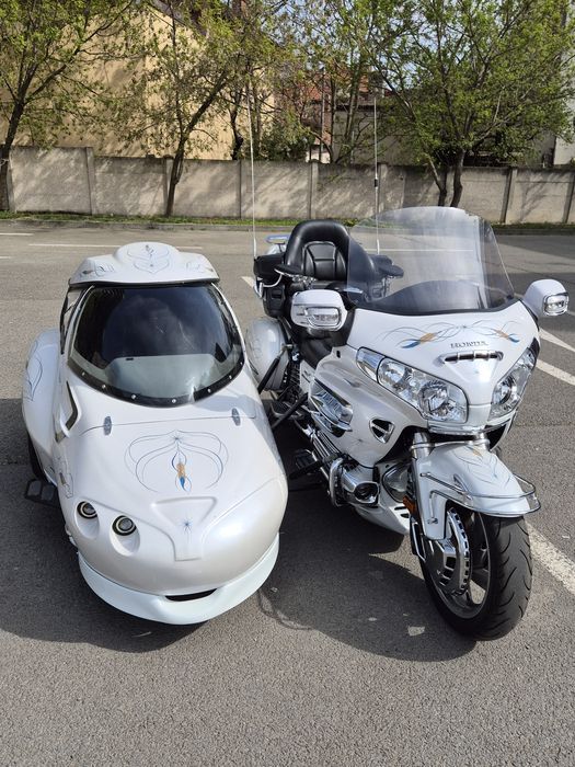 Vând / Inchiriez Honda Goldwing GL1800, an 2008, echipată cu ataș HANNIGAN.