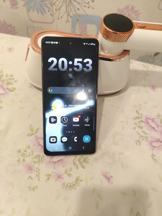 Samsung S20 FE в хорошем состоянии