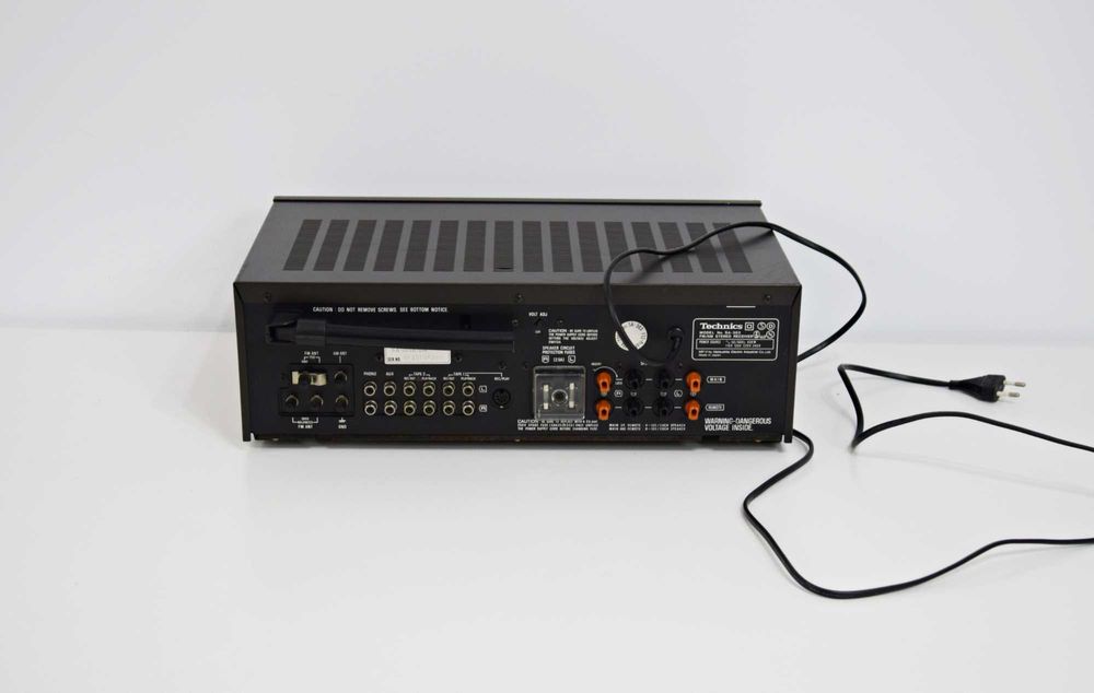 Amplituner Technics SA-303, amplificator