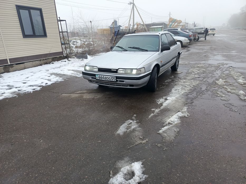 Мазда 626 седан.