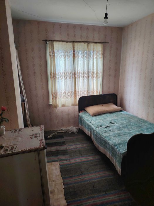 Продава се тухлена къща