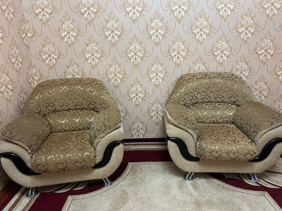 Продается мебель для гостиной. Диван и 2 кресло, комплект