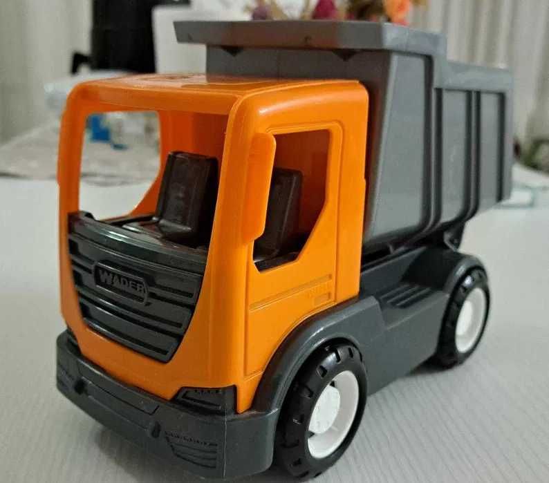 NOU - Camion basculabil lungime 25 cm