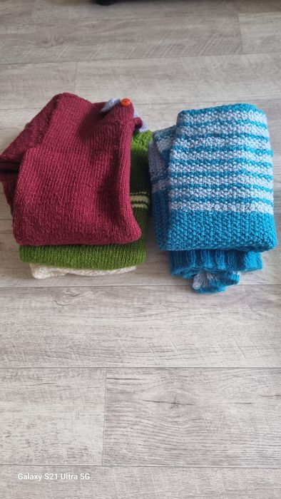 Вязаный детский свитер