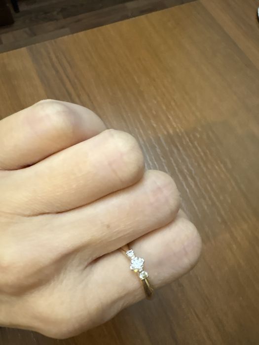 Продам кольцо с бриллиантами.