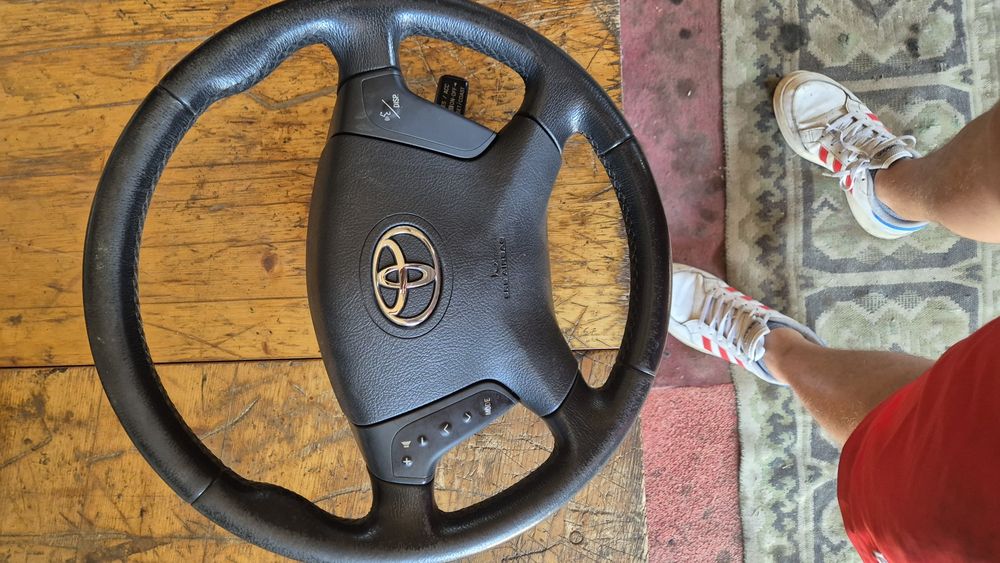 Оригинален Волан за Тойота Авенсис Т25 Фейс 2006- 2009г