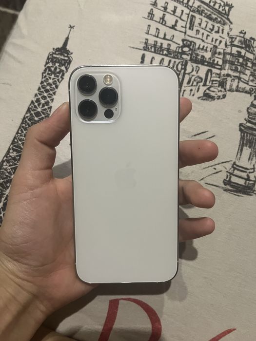 Продам айфон 12 про