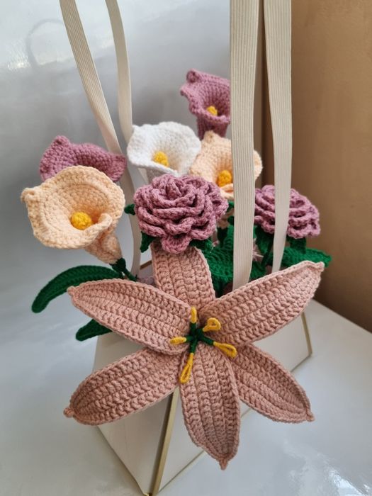 Плетени цветя на една кука