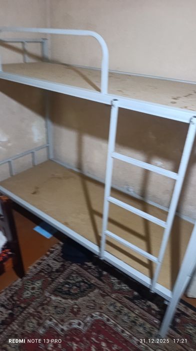 Срочно продаю двухэтажний железний кроват размер 80на 1.90см и 85 на 2