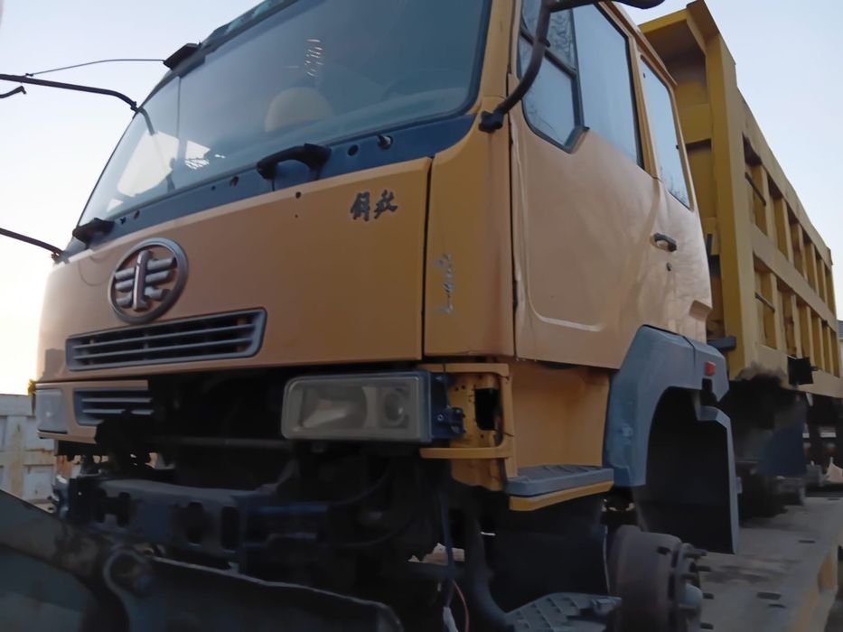 Самосвал FAW 2007 года