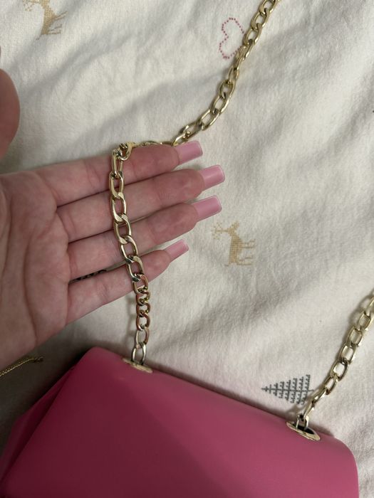 Сладка розова чантичка с подарък плюшен ключодържател за чанта