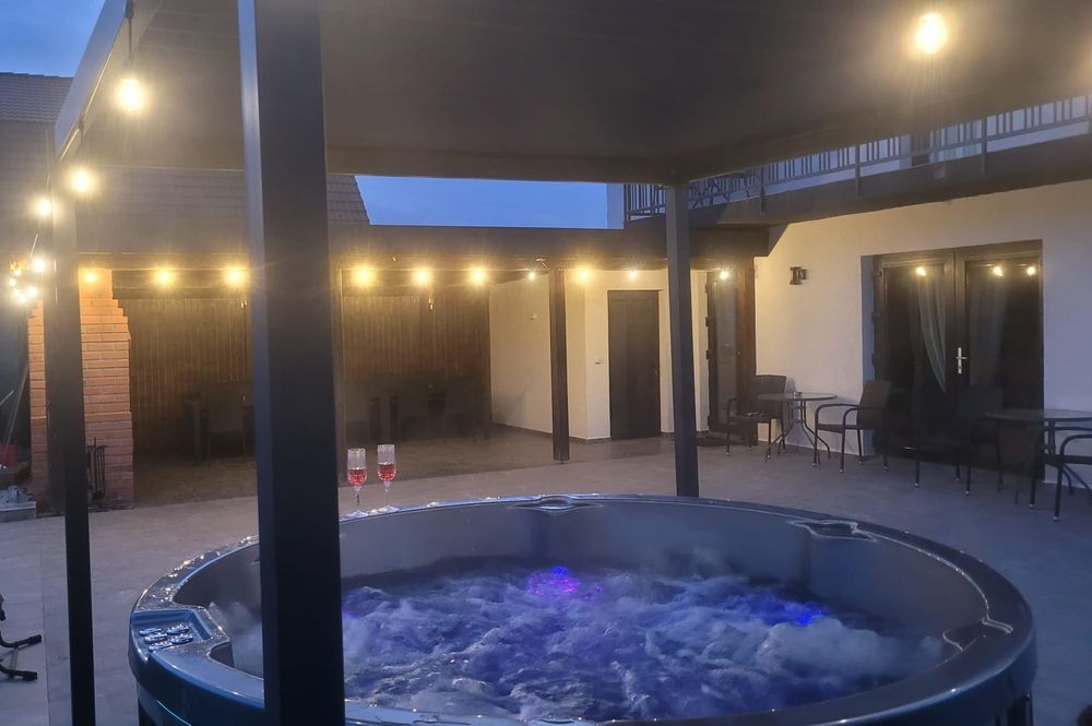 Cabană de inchiriat Valea Avrigului 7 camere  cu băi proprii