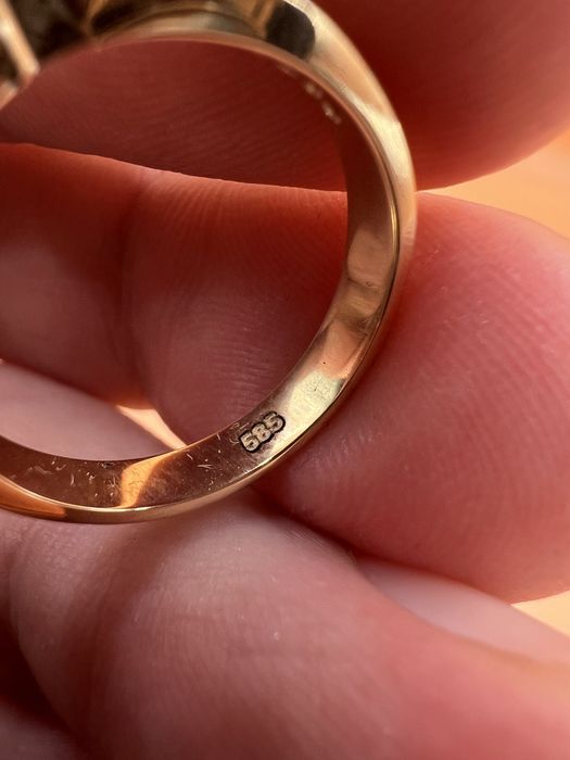 Продам золотое кольцо.