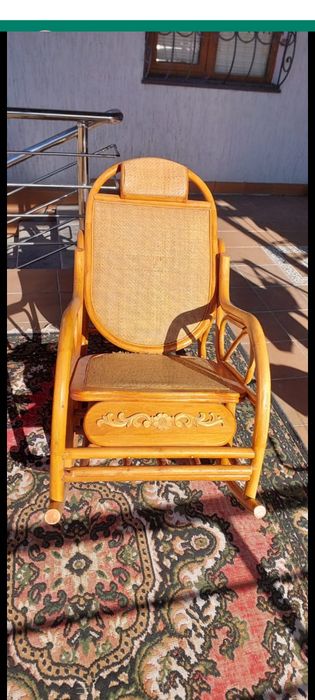 Кресло качалка из бамбука