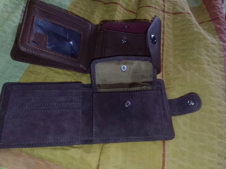 Vând două pormoneuri bărbătești