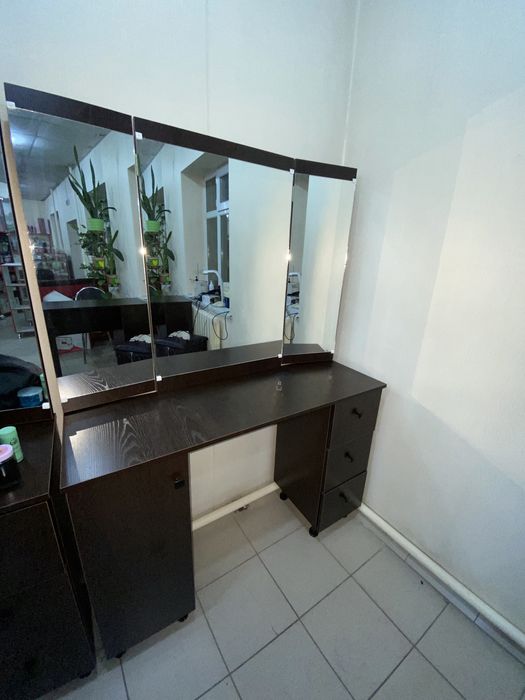 зеркало с тумбой для парикмахера