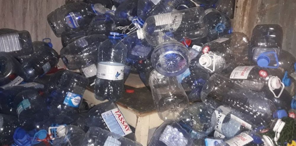 Продам бутылки после воды
