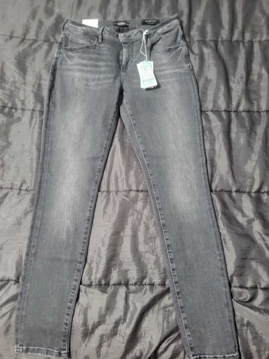 Оригинални дънки на Guess, M