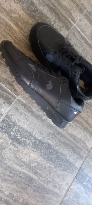 Кожаные кросовки 40 размер
