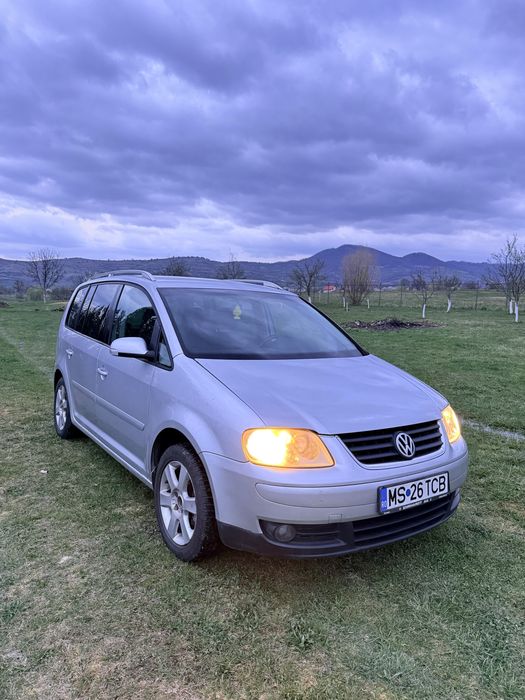 Vând Volkswagen Touran 2.0 TDI