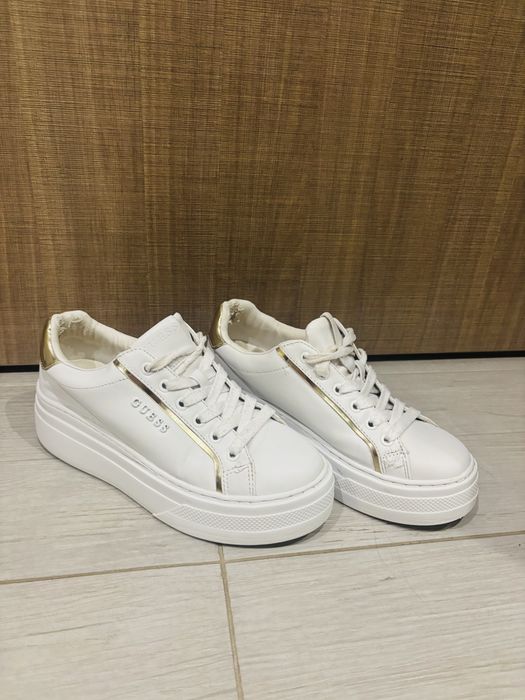 Маратонки / кецове Guess