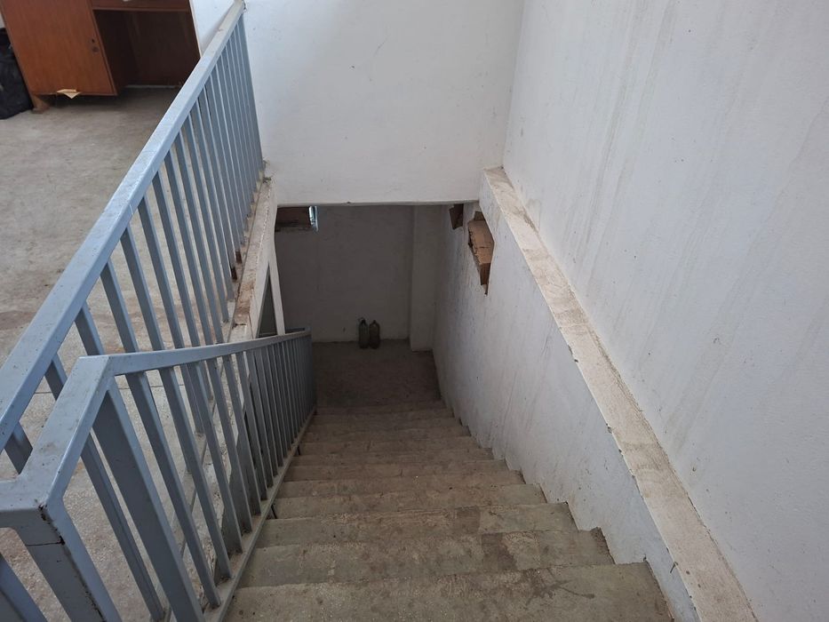 Vând hală +casă în Oraș Comănești