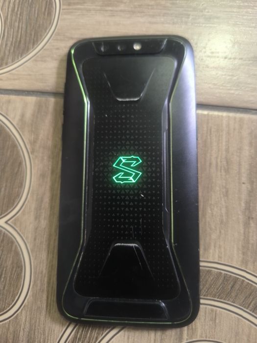 Телефон черная акула