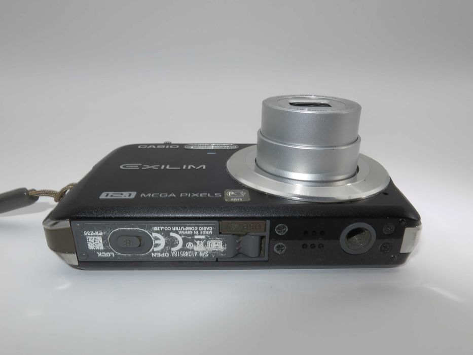 Casio EX Z35 ултра компактен цифров фотоапарат, дигитална камера, пълен комплект, в отлично състояние, работи перфектно