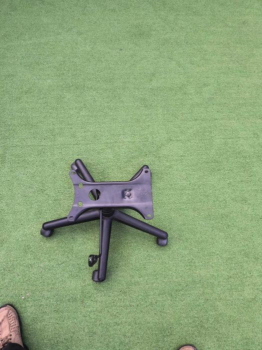 Основа за офис стол с колелца и работещ амортисьор-25 лв.