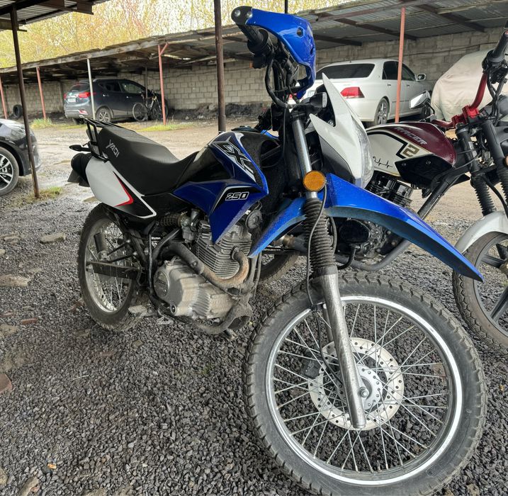 Продам мотоцикл эндуро 250 кубов