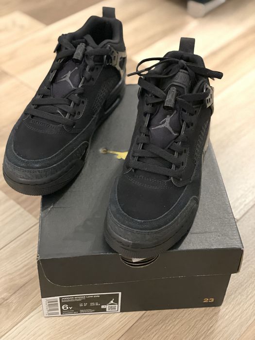 Jordan sneaker low spizike marime 38.5 negru 750 lei