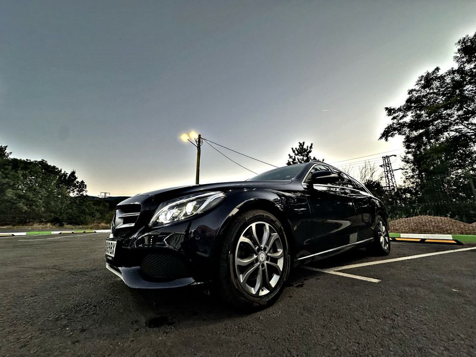 Mercedes-Benz C220 CDI • Лимитиран салон • 7G автоматик • Всички екстри • 2 комплекта гуми