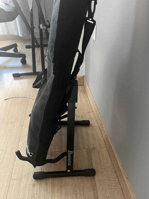 Електрическа китара Squier Fender Stratocaster HSS + усилвател