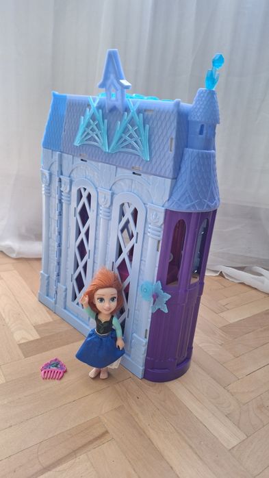 Set Castel Frozen cu papusa Ana
