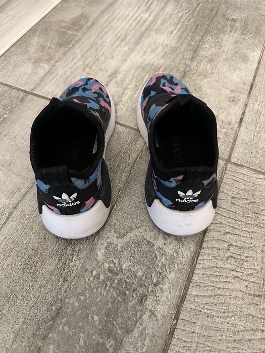 Брендовые  кроссовки adidas на девочку , размер 30