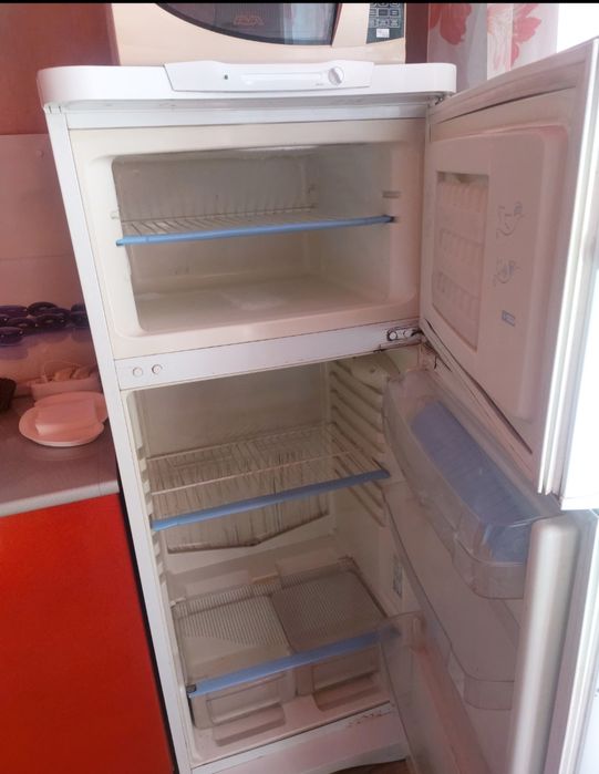 Холодильник Indesit  продам