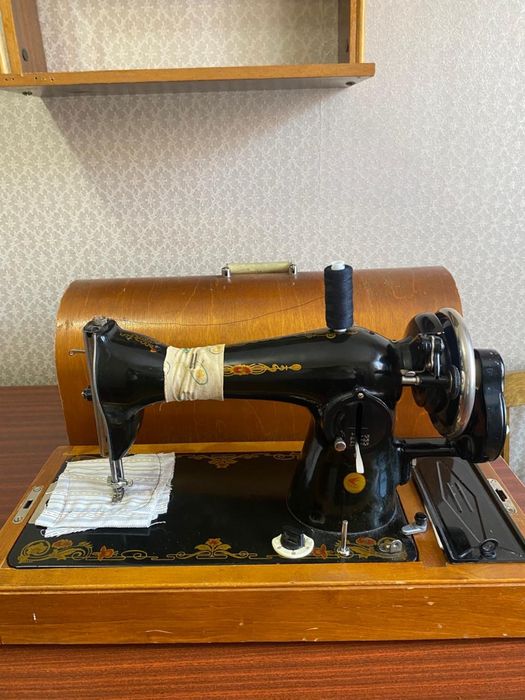 Продам советскую швейную машинку
