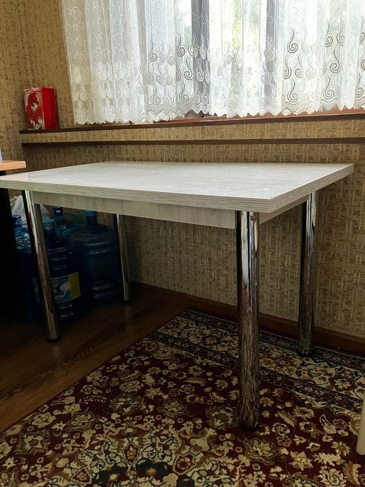 Стол ламинат...выкручиваеться ножки