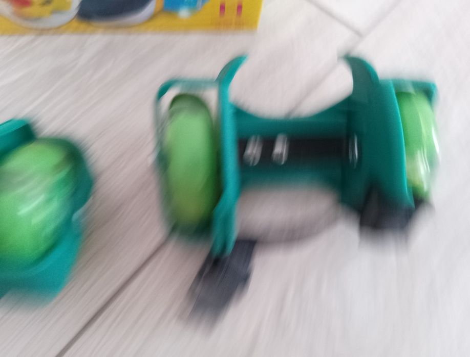 Коньки роликовые на обувь.