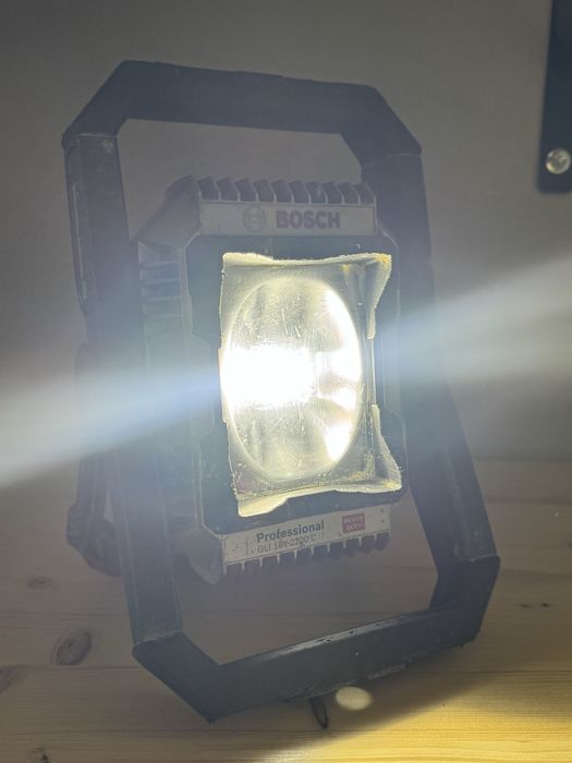 Lanterna de santier BOSCH Gli18V-2200C + baterie