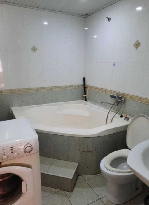 3/3/4 Ялангач Среднее состояние 65м2 Балкон 2х6 Кирпич