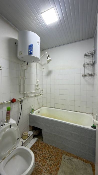 zudlik bilan fargona shaxar frunze masifda 2xonali kv sotiladi
