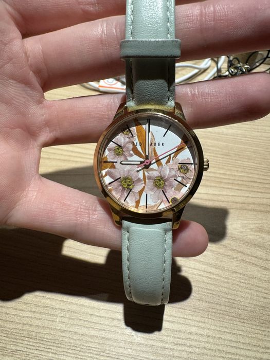 Женски часовник ted baker, с флорален циферблат и оригинална кожена каишка