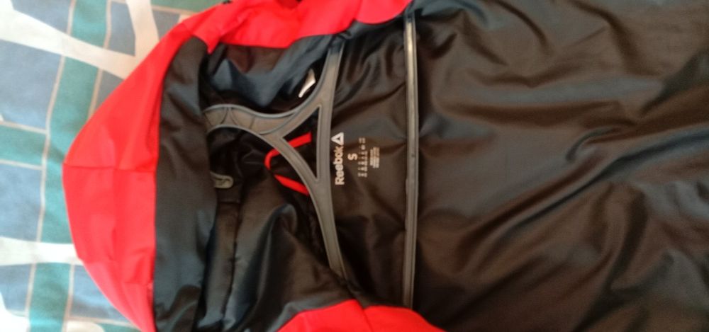 Продам куртку Reebok оригинал
